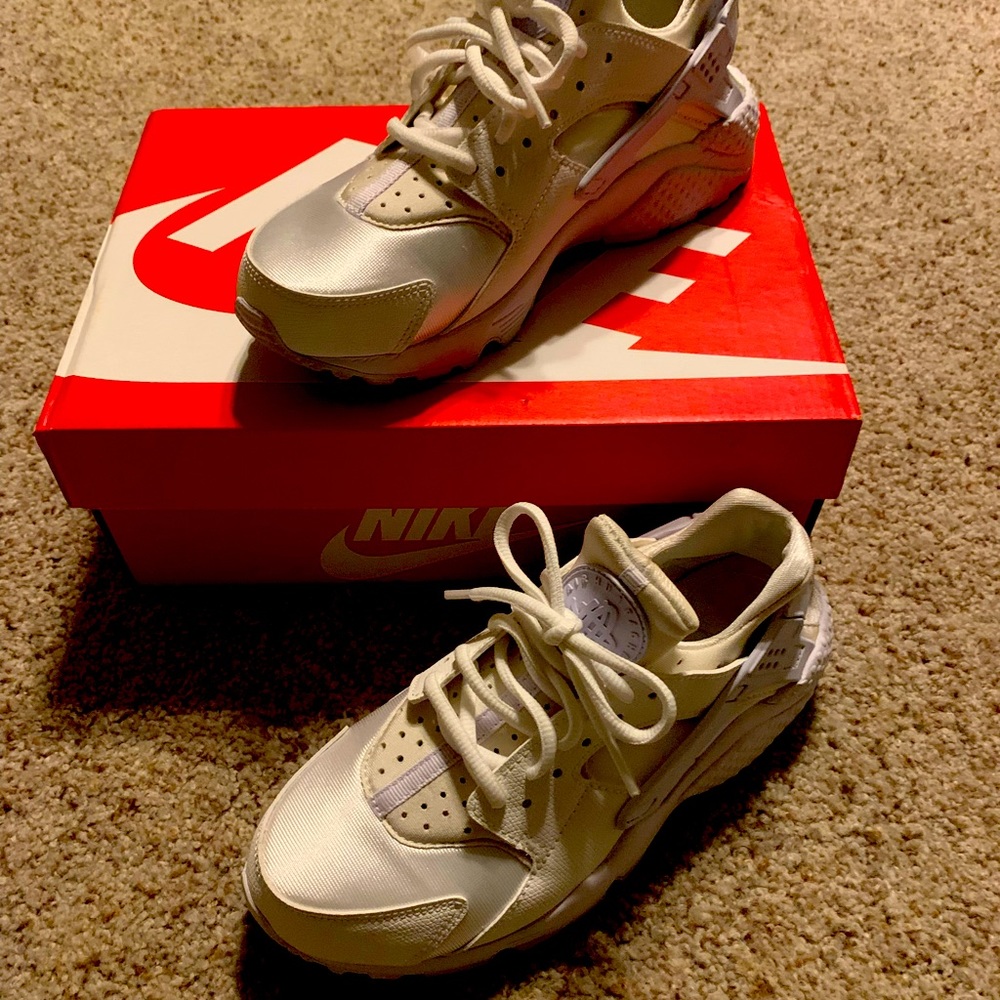 Nike Air Huarache sneakers in white, size 7
